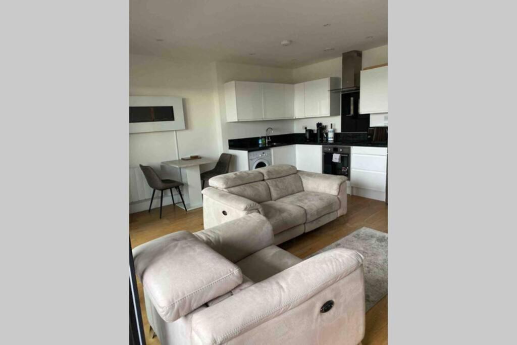 Luxury 1 Bedroom Apartment With Netflix & Parking Borehamwood Kültér fotó