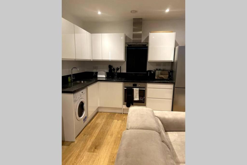 Luxury 1 Bedroom Apartment With Netflix & Parking Borehamwood Kültér fotó