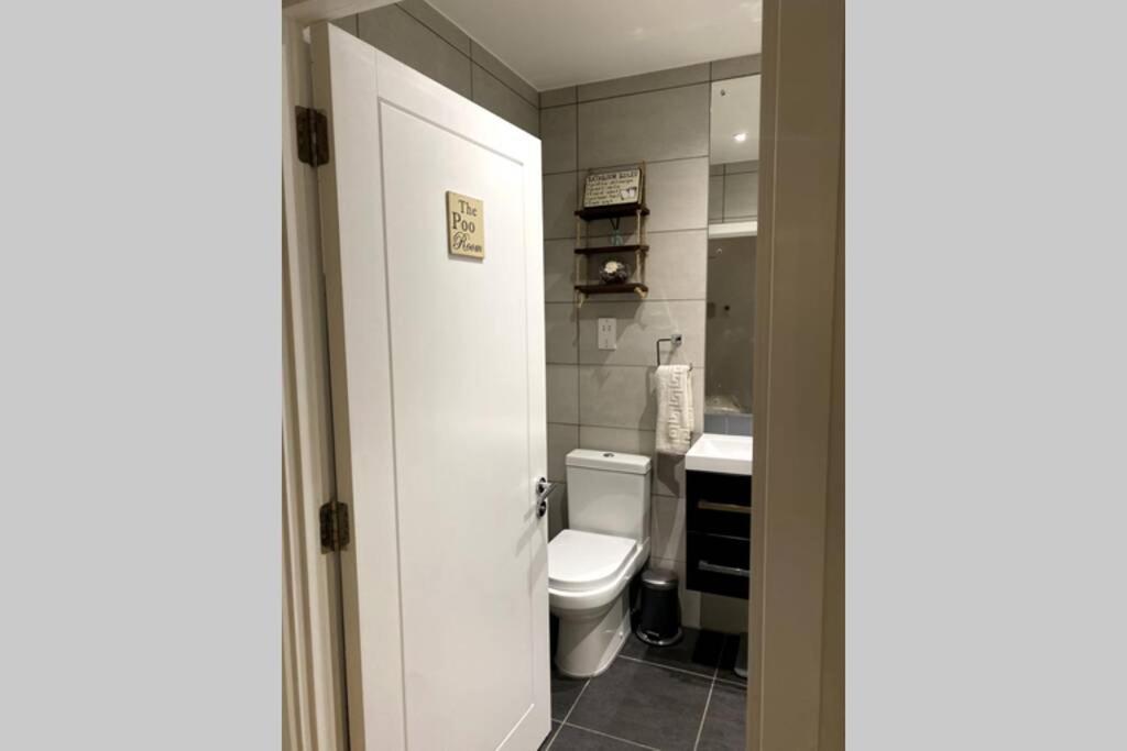 Luxury 1 Bedroom Apartment With Netflix & Parking Borehamwood Kültér fotó