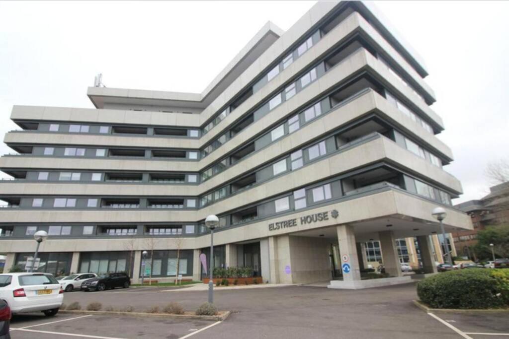 Luxury 1 Bedroom Apartment With Netflix & Parking Borehamwood Kültér fotó